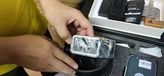 夫妻倆被人圍觀8小時(shí)還不知！上萬家庭攝像頭遭入侵！