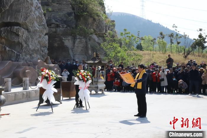 4月14日，在孟子故里山東鄒城，社會(huì)各界人士祭祀、紀(jì)念伏羲、女媧。 陳靜攝