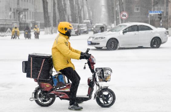 這一天，跟隨外賣小哥“穿街過巷，連接人間煙火”