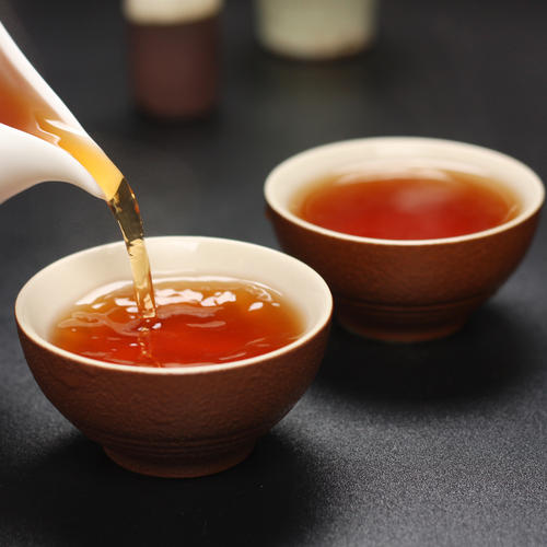 “瘋狂的茶市”，誰在背后炒作？