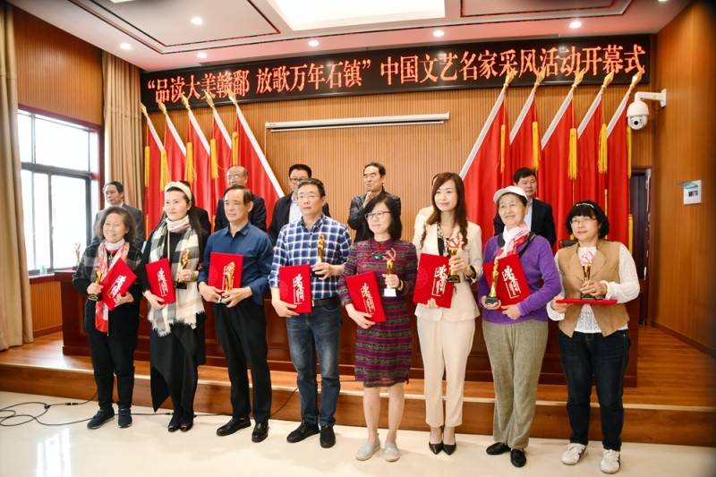 中國(guó)文藝名家“品讀大美贛鄱 放歌萬(wàn)年石鎮(zhèn)”采風(fēng)系列活動(dòng)成功舉辦