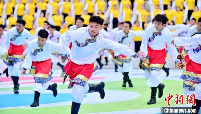 全國第六屆大學(xué)生藝術(shù)展演活動(dòng)在成都開幕