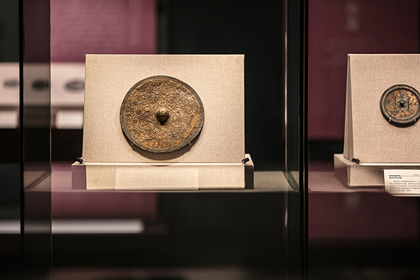 400余面中國(guó)歷代銅鏡在清華大學(xué)展出