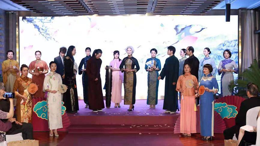 中國經(jīng)典旗袍文化雅集暨2021頒獎盛典圓滿舉辦