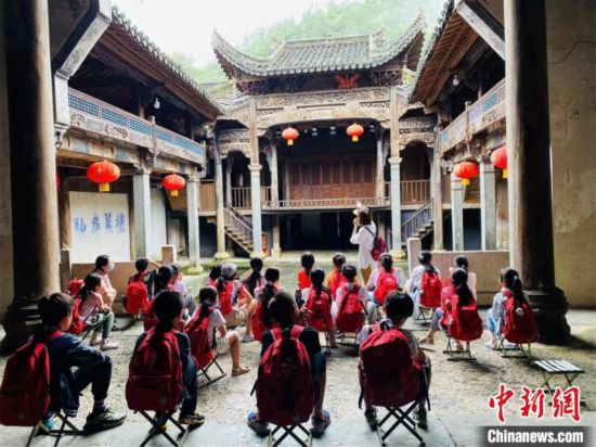 孩子暑期去哪兒？“行萬里路”正在改變家長育子觀