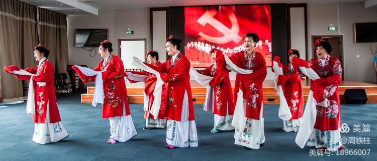 永遠(yuǎn)跟黨走 三河市老年大學(xué)燕郊校區(qū)舉辦匯報演出