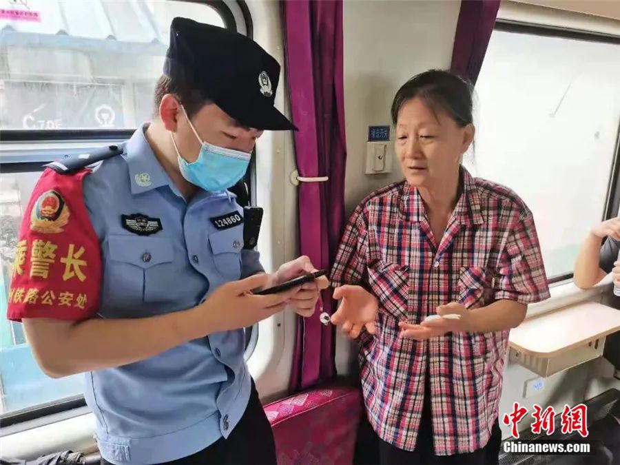 暴雨中停擺的K226/227次列車(chē)，并不是一座孤島