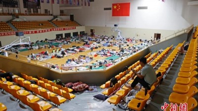受臺風“煙花”影響 上海部分人員轉(zhuǎn)移至體育館內(nèi)