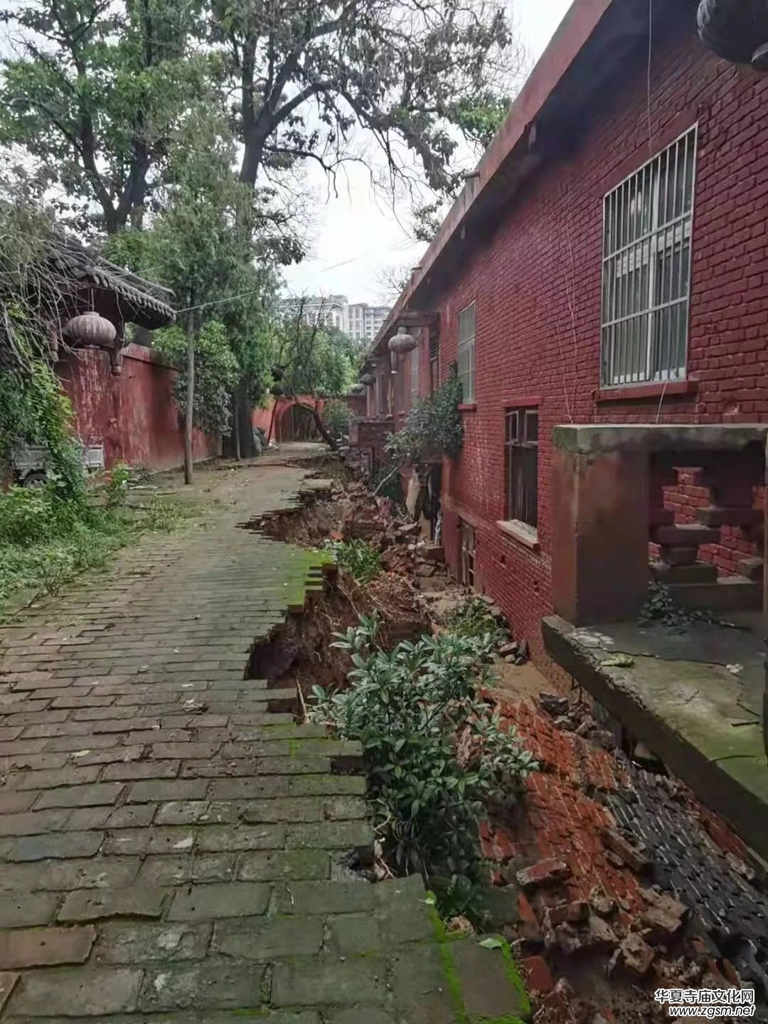 暴雨下的滎陽洞林寺受災(zāi)實(shí)況，千年古剎災(zāi)后修建迫在眉睫