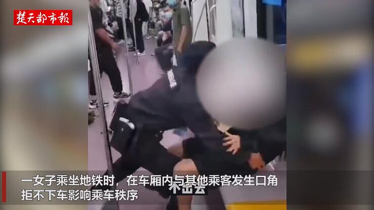 西安警方立案偵查女乘客被拖拽事件，目擊者：女子下身只剩貼身衣物