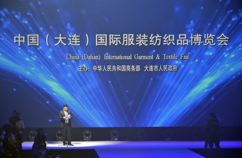 八位從大連走出的中國十佳時裝設(shè)計(jì)師在開幕式首秀綻放“初心”