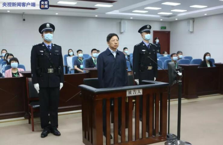 鄧恢林?jǐn)控?cái)長達(dá)21年，與多名“警虎”有工作聯(lián)系