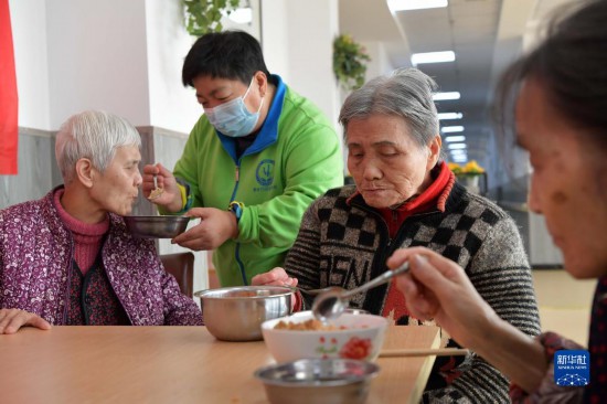 “爸媽食堂”：為困難老人送愛心