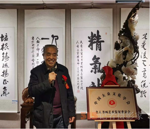 春早筆驅(qū)閑，藝開園博園