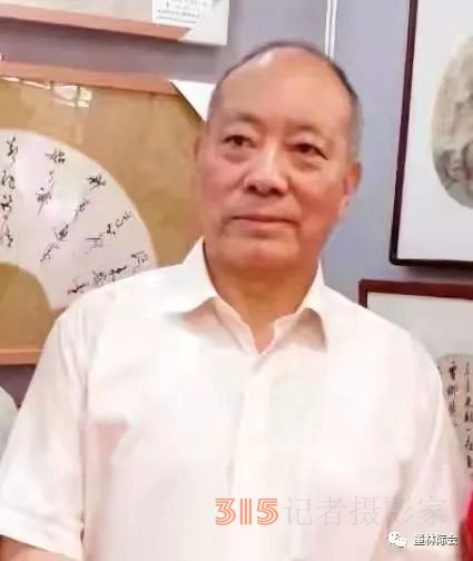 獨標風(fēng)骨藝壇上，濯古來新成一家---沈鴻根先生訪談