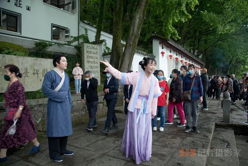 游客亦是“畫中人” 浙江嚴(yán)子陵釣臺(tái)開啟沉浸式旅游體驗(yàn)