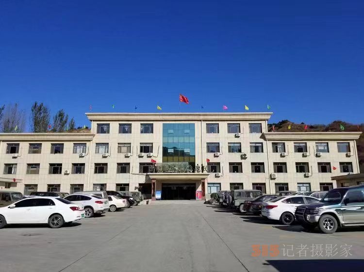 龍興礦業(yè)集團狠抓質(zhì)量保安全 青山依舊映藍(lán)天