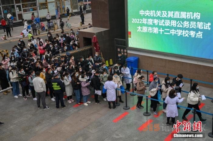 連續(xù)多年超百萬人趕考 國考招錄呈現(xiàn)哪些特征？