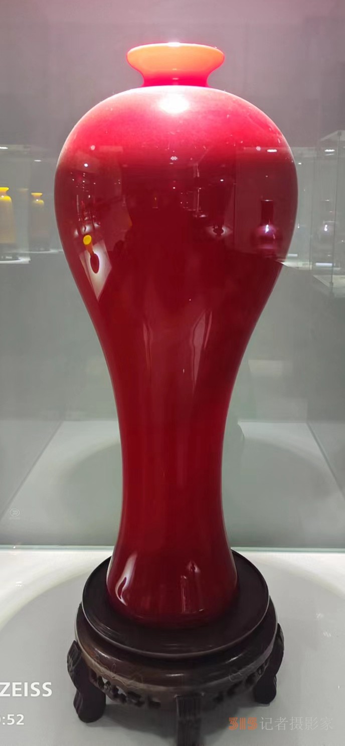 彭小利榮獲“中國琉璃藝術(shù)家”稱號(hào)
