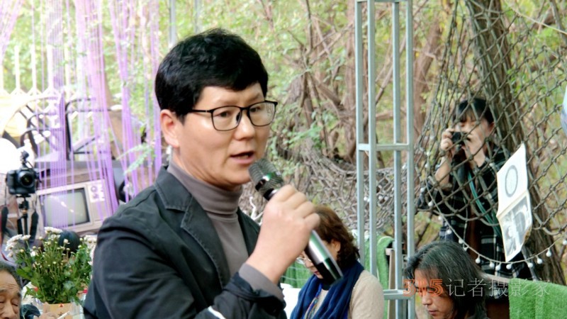 藍色老虎之聲：詩人藝術家紀念于貞志朗誦會在京舉辦