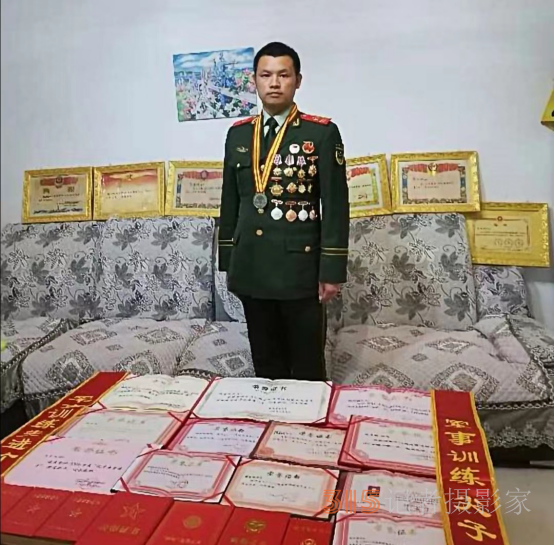 奉獻(xiàn)軍營(yíng)終不悔 轉(zhuǎn)業(yè)回鄉(xiāng)立新功——記退役軍人陳召斌