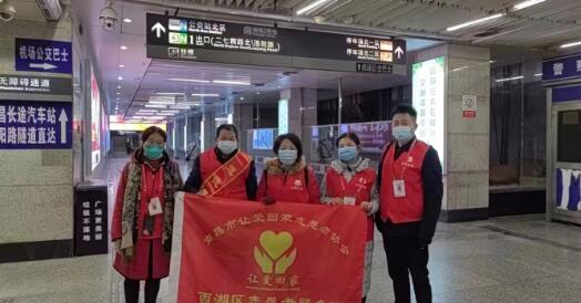 寒冬無情 人有情一一好人行善隊尋找流浪街友 寒冬無情 人有情一一好人行善隊尋找流浪街友