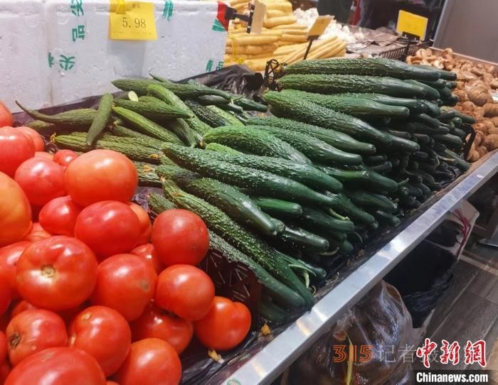 年味漸濃，豬肉、雞蛋降價(jià)，菜價(jià)繼續(xù)“親民”