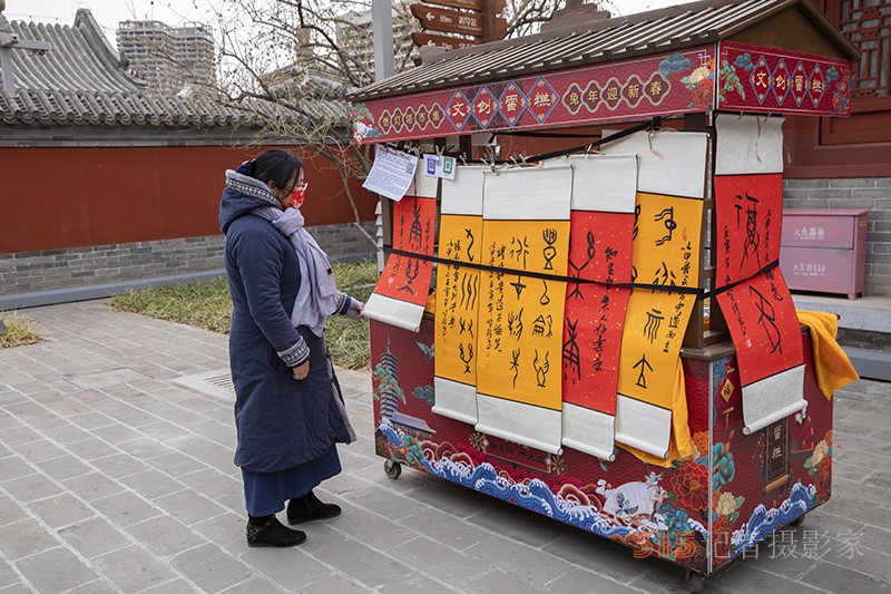 非遺藝術(shù)家亮相通州燃燈塔市集 歡慶“小年”