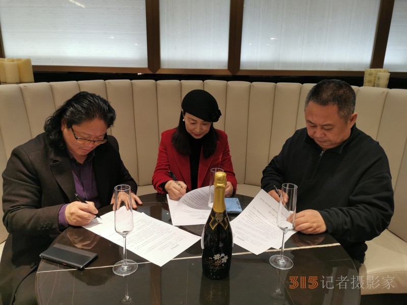 好萊塢聯(lián)合打造“世界百?gòu)?qiáng)名人藝術(shù)家影像拍攝工程＂今天正式簽約