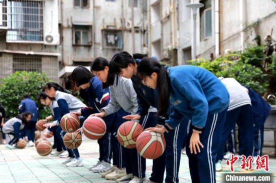 體育中考調(diào)整耐力項(xiàng)目，青少年“陽(yáng)康”后如何鍛煉？