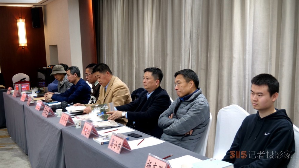 示單散文集《跑者無疆》首發(fā)暨研討會(huì)成功舉辦