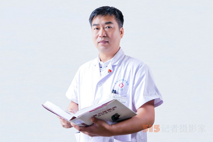 工貴其久業(yè)貴其?！ご筢t(yī)精誠(chéng)行醫(yī)為民——鄭州市頸肩腰腿痛醫(yī)院黨支部副書(shū)記、業(yè)務(wù)副院長(zhǎng)邵東浩