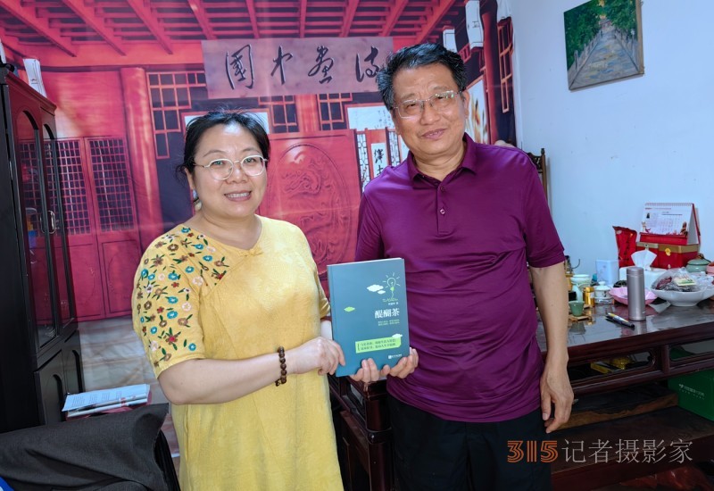 但愿人間多雅韻 不辭艱巨奏心弦——詩書融媒體人笑琰、李月夫婦印象