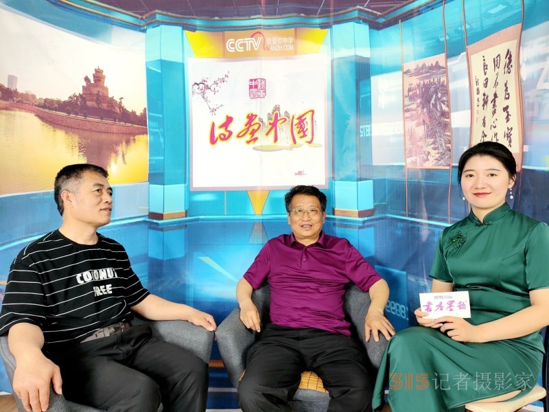 但愿人間多雅韻 不辭艱巨奏心弦——詩書融媒體人笑琰、李月夫婦印象