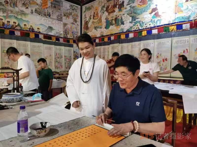 “大美五臺(tái)山 翰墨中華情”書畫展暨中國文化進(jìn)萬家藝術(shù)團(tuán)走進(jìn)五臺(tái)山采風(fēng)筆會(huì)在五臺(tái)山清涼寺舉行