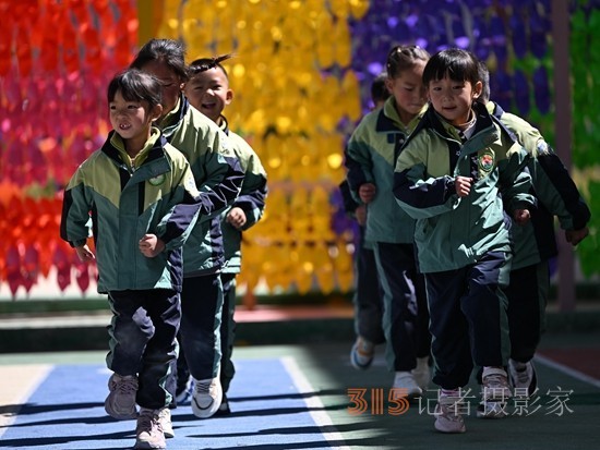 學(xué)前教育加速進入“有法可依”新時代 家長、幼師期待：把幼兒園時光還給孩子們