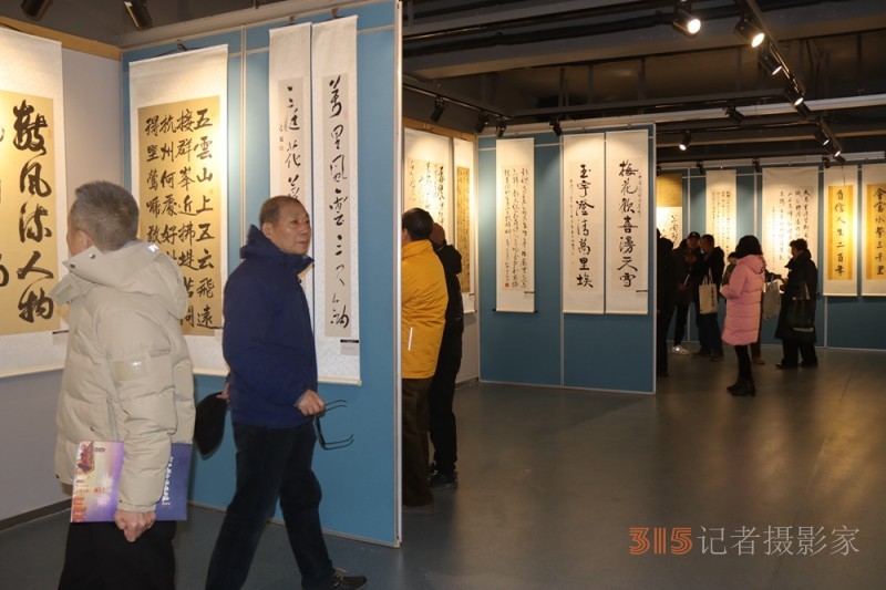 “緬懷領袖， 砥礪前進”——紀念毛澤東同志誕辰130周年書法篆刻名家作品邀請展在上海中國書法院揭幕