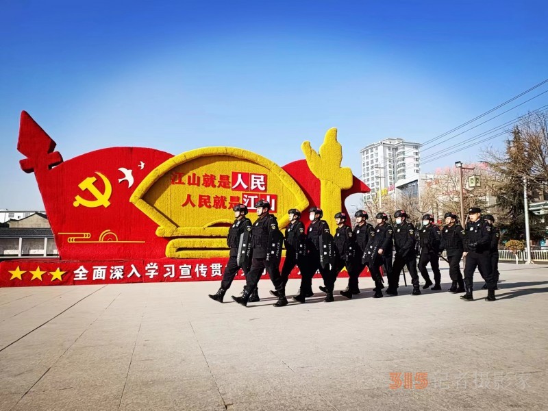甘肅禮縣特巡警：元旦“警”相伴 守護(hù)“不打烊”