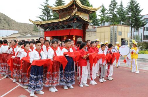 北京石景山女企業(yè)家青海愛(ài)心行