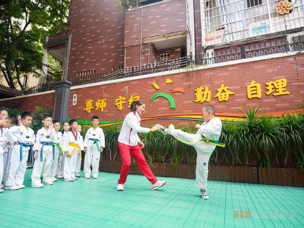 新起點(diǎn)，夢(mèng)想啟動(dòng)：全國(guó)多地中小學(xué)迎來(lái)開(kāi)學(xué)