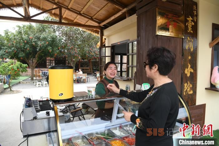 廣西北海一老漁村變身“藝術村”