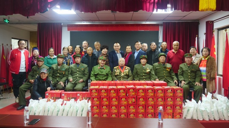 情系參戰(zhàn)老兵，盈潤惠民雨中為養(yǎng)老事業(yè)送溫暖