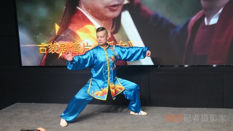 樂訂坊數(shù)字領(lǐng)航喜接新歲 宗師鹽京城盛宴惜別舊年——華爾街影視元旦跨年歡樂夜聯(lián)歡會(huì)在京舉行