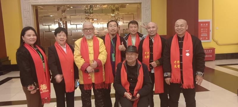中華蒙醫(yī)藥透骨熱療法非遺傳承人董鎖及弟子受邀參加 2025第二屆中醫(yī)春節(jié)聯(lián)歡晚會(huì)