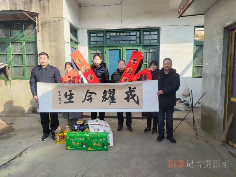 邳州市官湖鎮(zhèn)開(kāi)展走訪慰問(wèn)父子兩代軍人家庭、立功軍人家屬活動(dòng)