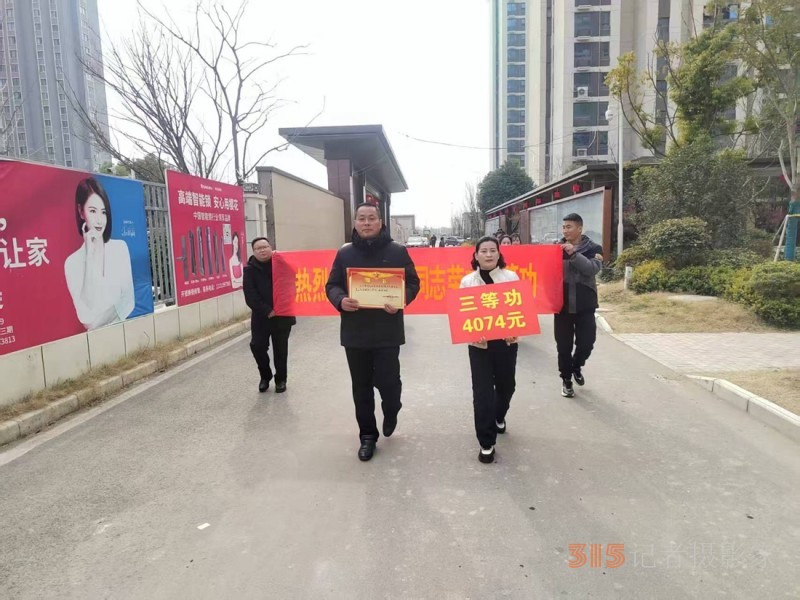 邳州市官湖鎮(zhèn)開(kāi)展走訪慰問(wèn)父子兩代軍人家庭、立功軍人家屬活動(dòng)