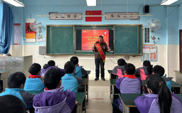 做成長(zhǎng)路上引路人——“中國(guó)好人”走進(jìn)南昌市陽明學(xué)校