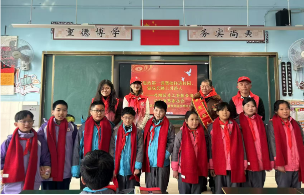 做成長(zhǎng)路上引路人——“中國(guó)好人”走進(jìn)南昌市陽明學(xué)校