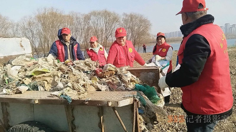 凈壩護(hù)淮，志愿同行 宋灘社區(qū)開展淮河生態(tài)環(huán)境清理活動(dòng)