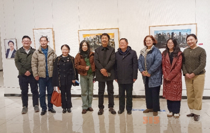 “如果時(shí)代被看見(jiàn)”三人畫(huà)展在濟(jì)南啟幕，共繪時(shí)代藝術(shù)長(zhǎng)卷